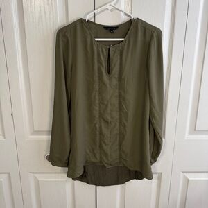 Signature Studio green roll tab sleeves blouse size small‎
